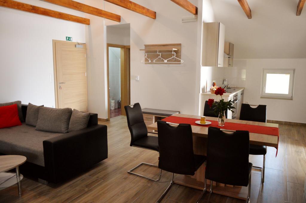 Apartamento Turisticna Kmetija Cebelji Gradic Rogašovci Exterior foto