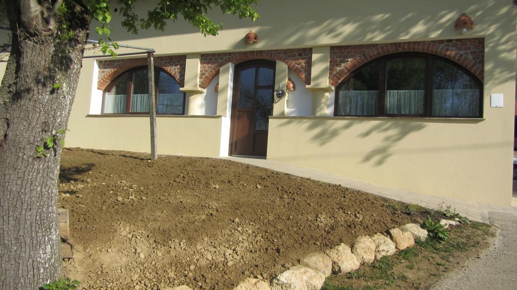 Apartamento Turisticna Kmetija Cebelji Gradic Rogašovci Exterior foto